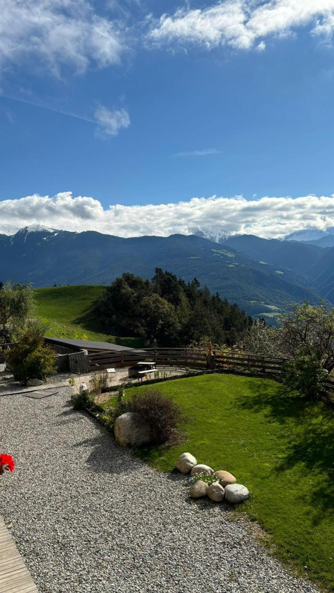 Dietrichhof A Bsunders Platzl Appartement Feldthurns Buitenkant foto